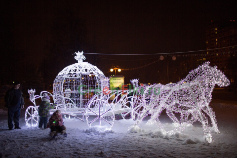 Светодиодная конструкция Карета с лошадьми, высота 2,5 м