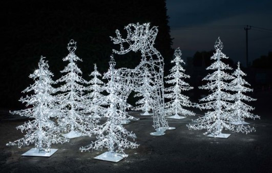 Композиция из светодиодных конструкций Олень в лесу