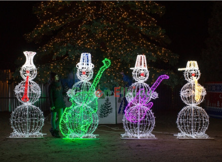 Светодиодная фигура Снеговики - музыканты, высота 2,1 м